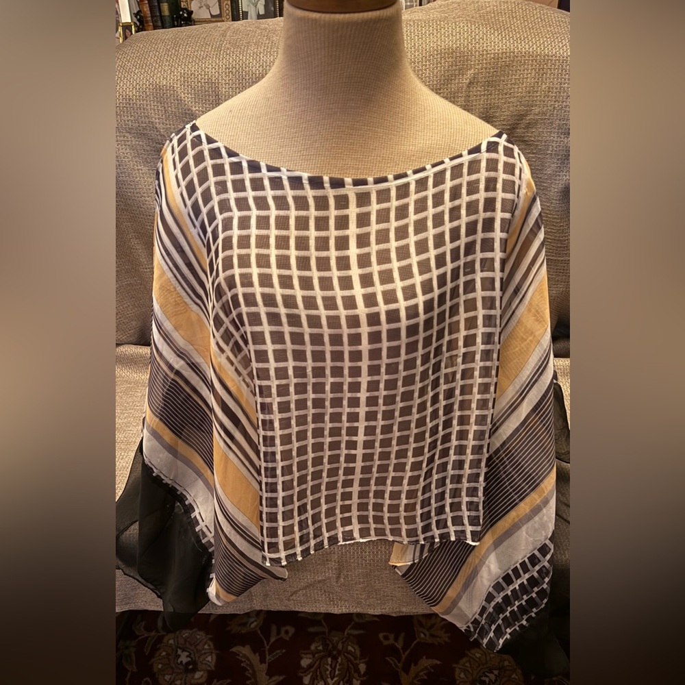 Erge Black and White Patterned Top